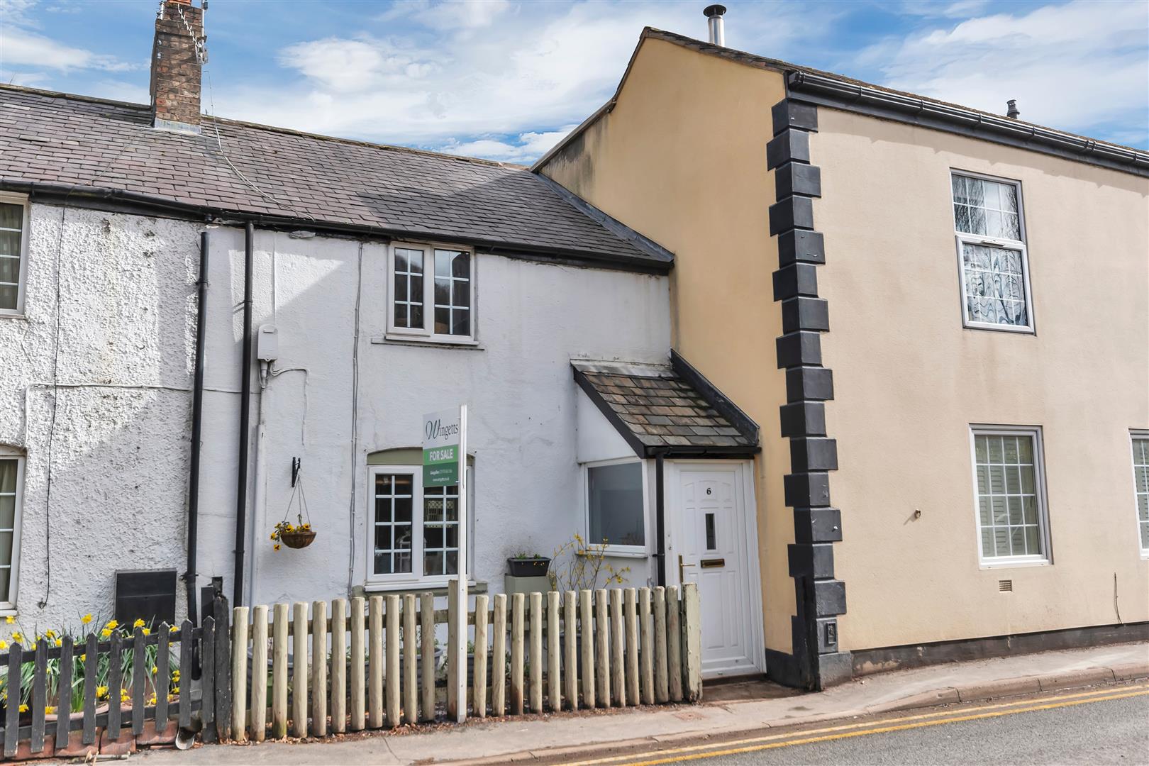 For Sale 2 Bed Cottage terraced